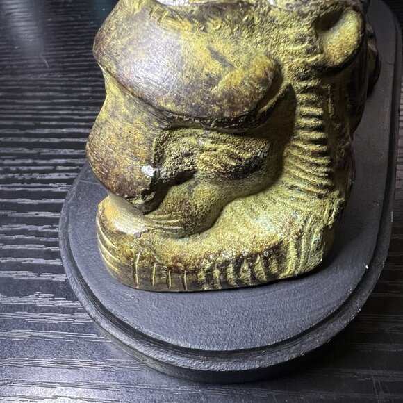 Vintage 1970s Carved Bronze Sleeping Lion Statue Figure on Wooden Base 3.25 x 7" - Picture 4 of 9